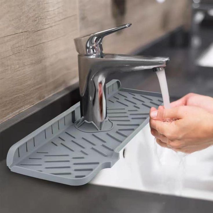 Silicone Sink Drainer Pad – Splash Guard & Faucet Drying Mat